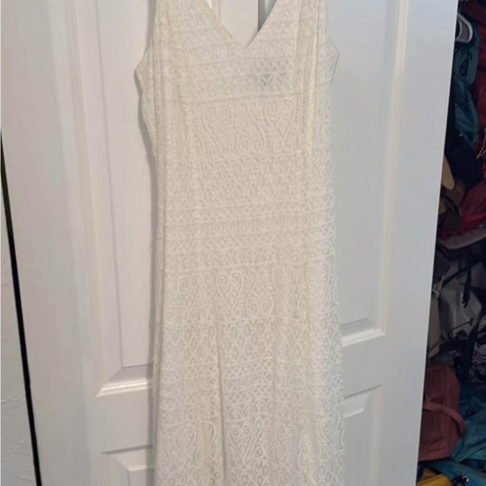 Lulu’s White Lace Dress